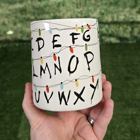 Stranger Things Core Home Christmas String Lights 18fl.oz Mug NEW! - Picture 5 of 11